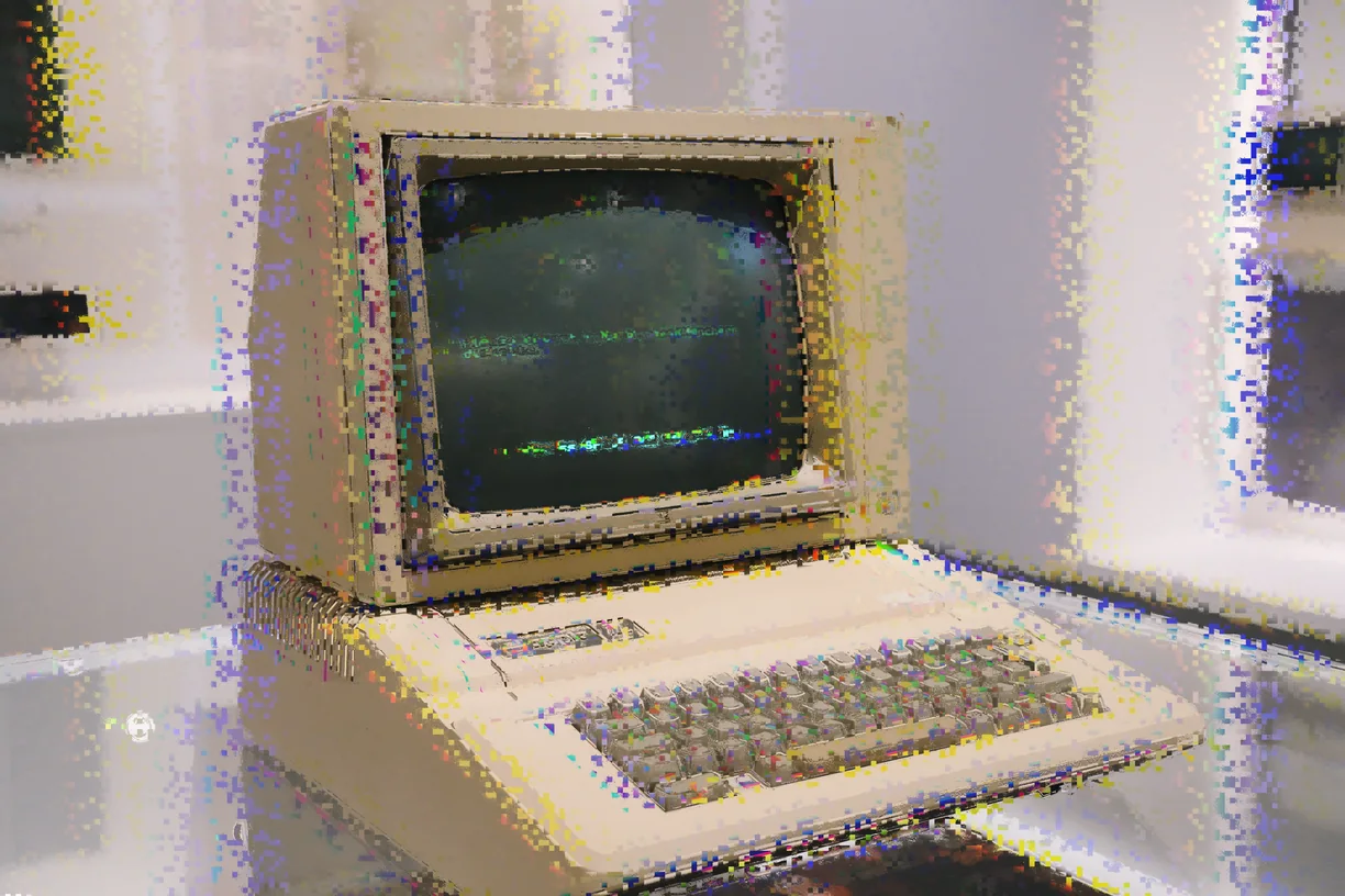 Datamosh Freeze applied to a photograph - Pixel effect in Decimation Lab