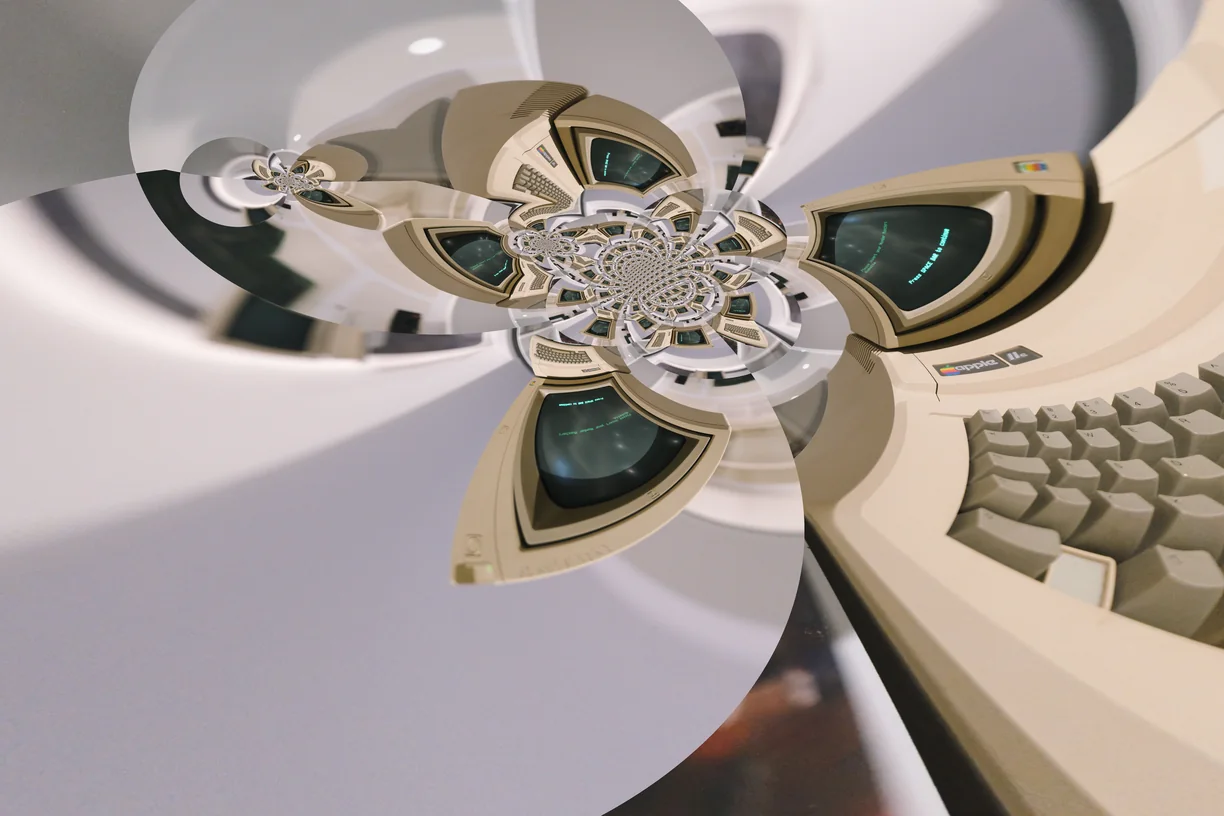 Mobius Projection applied to a photograph - Warp effect in Decimation Lab
